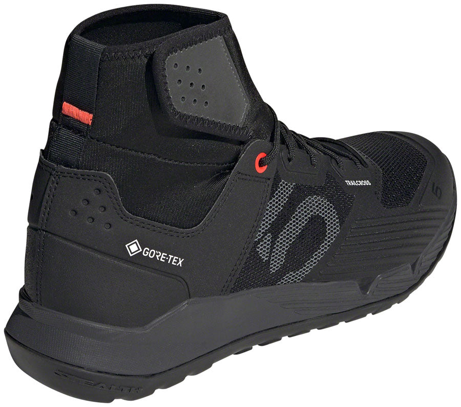 Five Ten Trailcross GTX Flat Shoes - Men's Core BLK / DGH Solid Gray / FTWR White 12